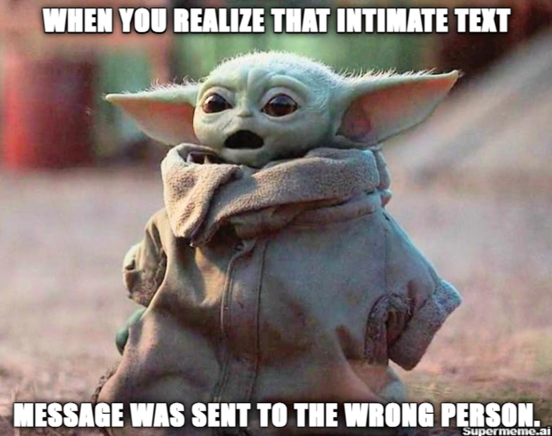 Kuvassa Tähtien sodan Baby Yoda suu auki ja teksti: When you realize that intimate text was sent to the wrong person.