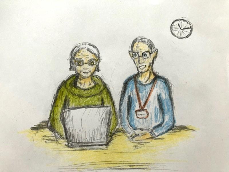 Piiroskuvassa kaksi senioria istuu vierekkäin kannettavan tietokoneen ääressä. Toisella on Enterin opastajien oranssi kaulanauha kaulassaan.