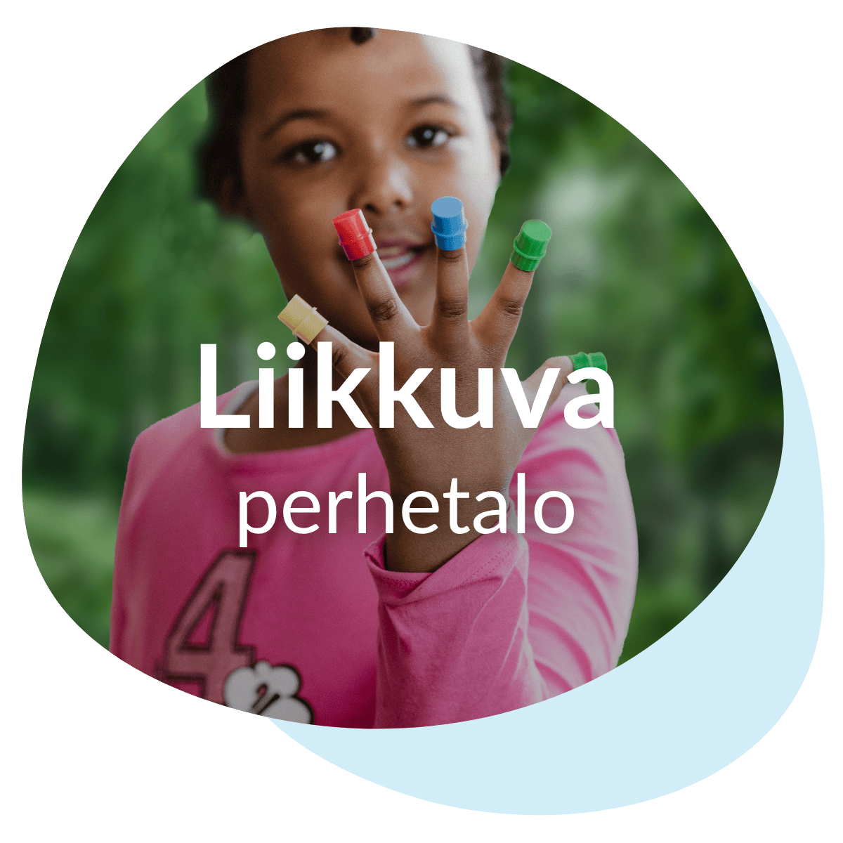MLL Perhehaavi on liikkuva perhetalo. Kuvassa maahanmuuttajatyttö.
