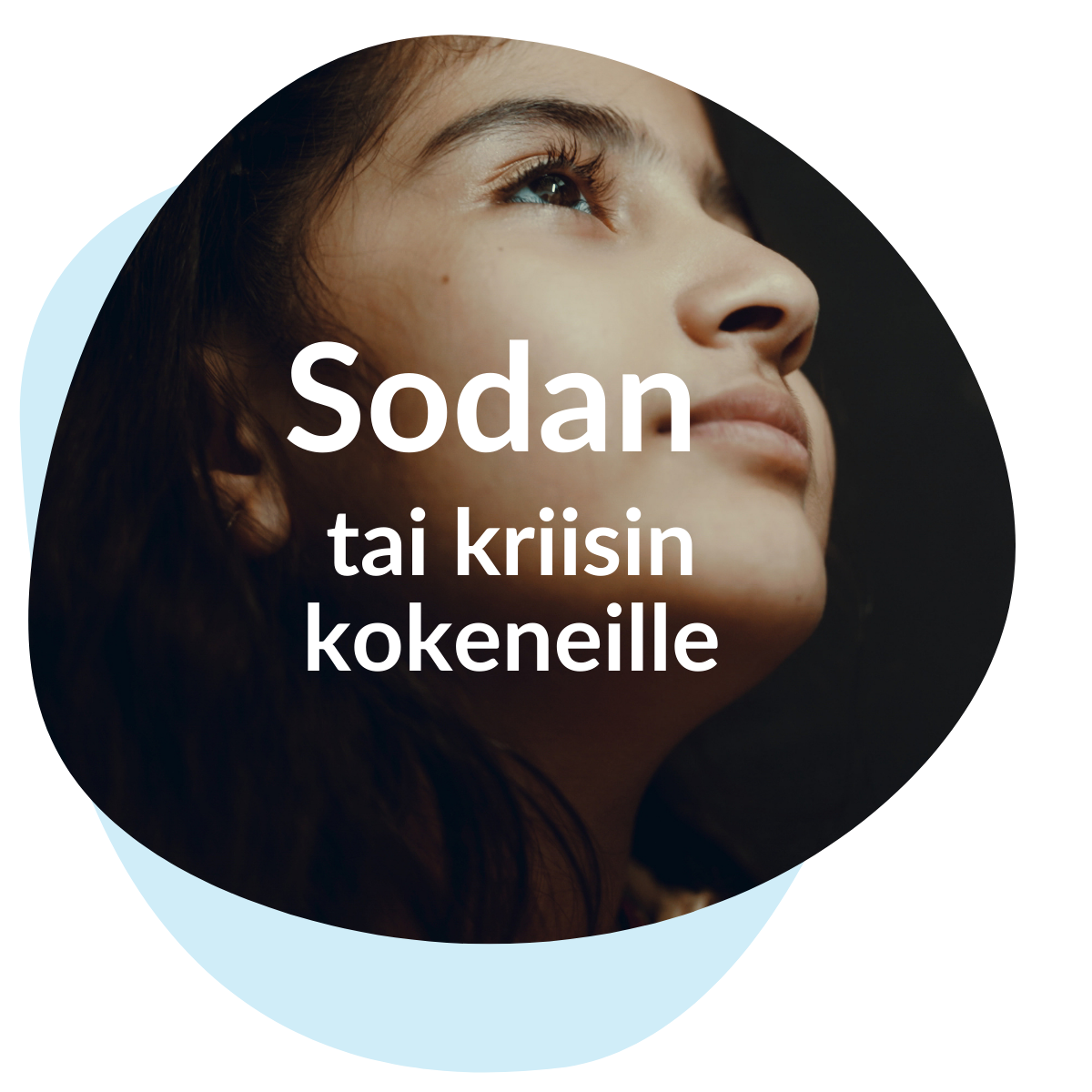 Tyttö katsoo ylös. Keskellä teksti: Rohkee.