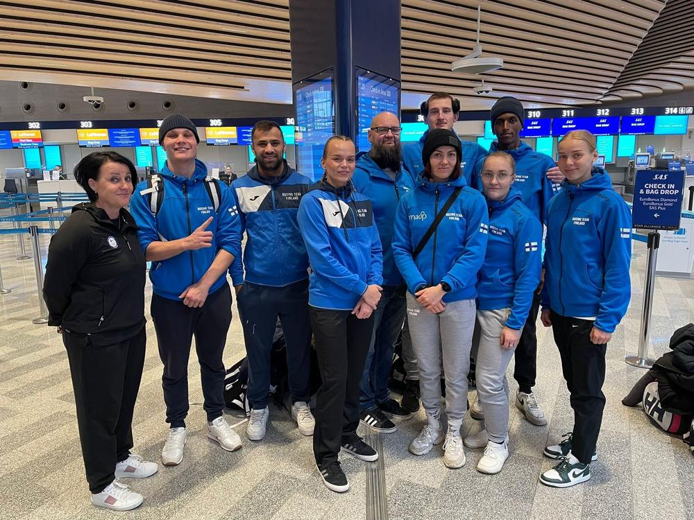 Suomen nyrkkeilymaajoukkue Mukana valmentaja Maarit Teuronen, Nikita Nystedt, valmentaja Amin Nuri, Johanna Huttunen, tuomari Jani Rauma, Emma Jokiaho, Krista Kovalainen ja Pihla Kaivo-oja. Takana Danil Rantanen ja Ismail Umar.