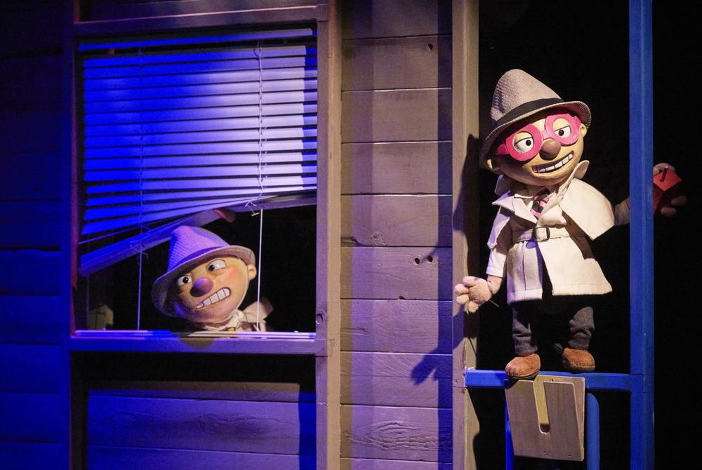 Tatu ja Patu käsinuket teatteriesityksessä