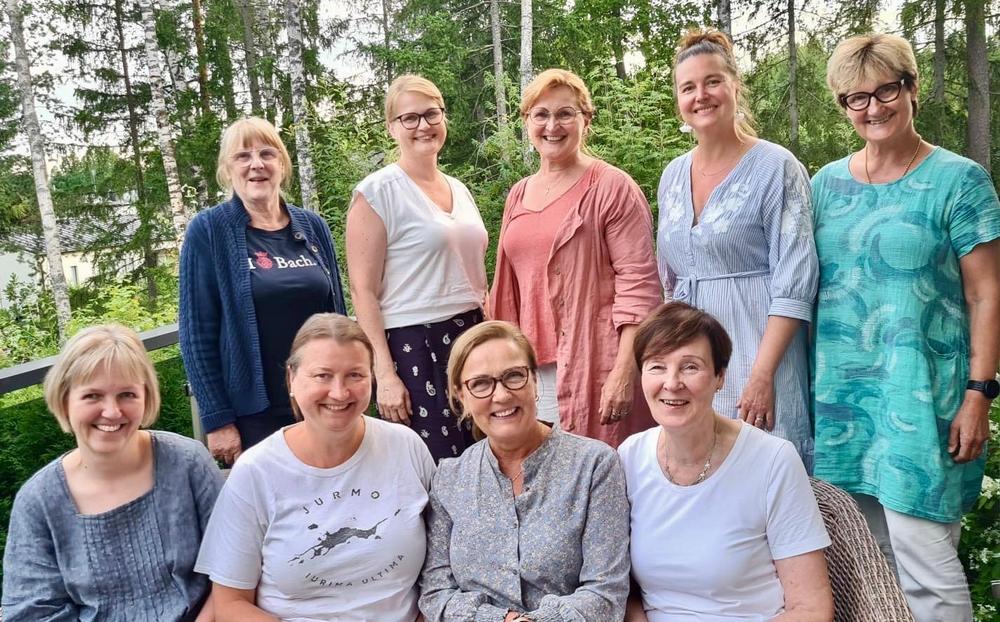 Kuvassa jaoston jäseniä 7 henkilöä