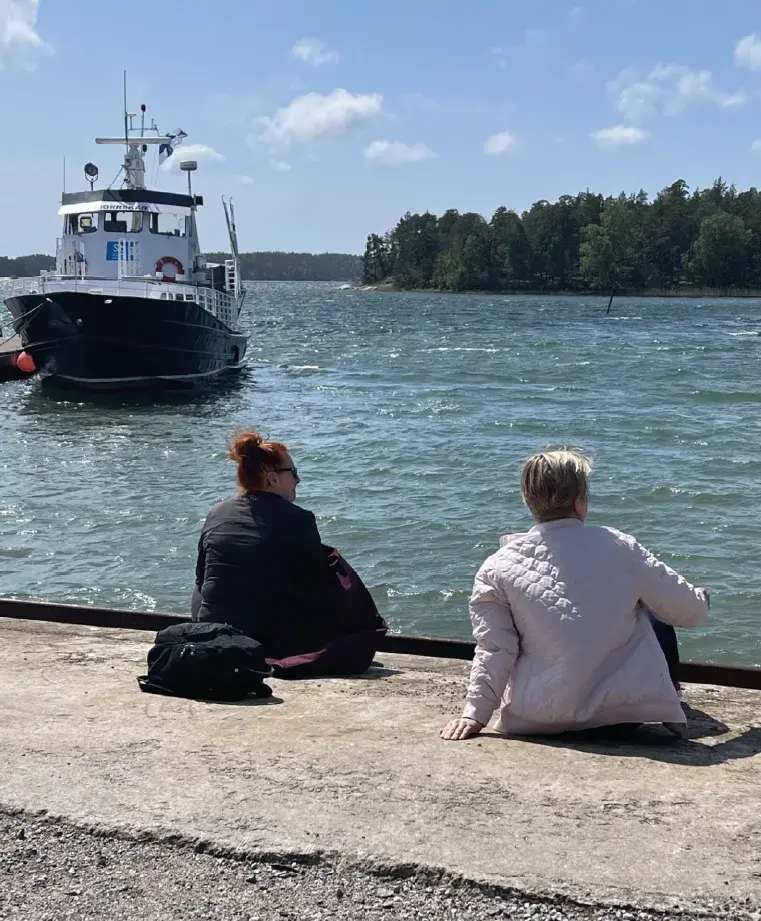 Kuvassa tehyläisiä retkellä.