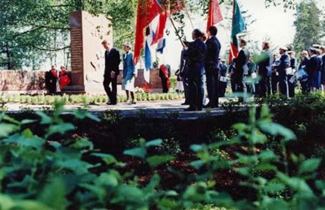 Republikens president Mauno Koivisto och Tellervo Koivisto deltog i det 4.6.1988 anordnade Vägen till Ekenäs 70 evenemanget.