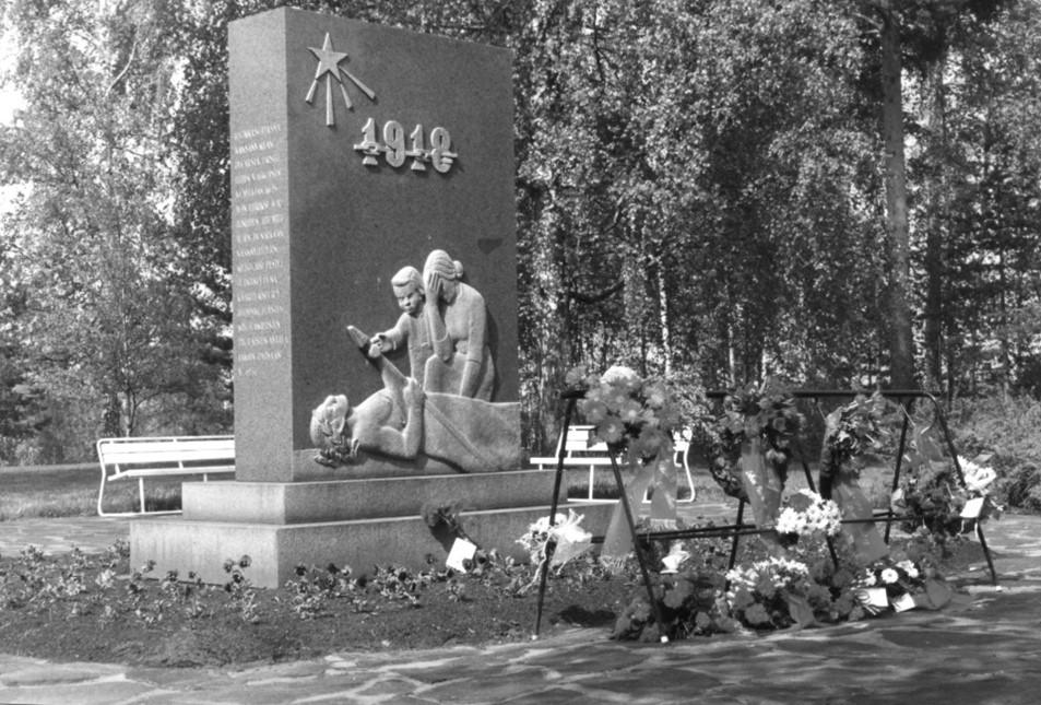 Entisten punakaartilaisten vuonna 1951 pystyttämä muistomerkin perusosa.