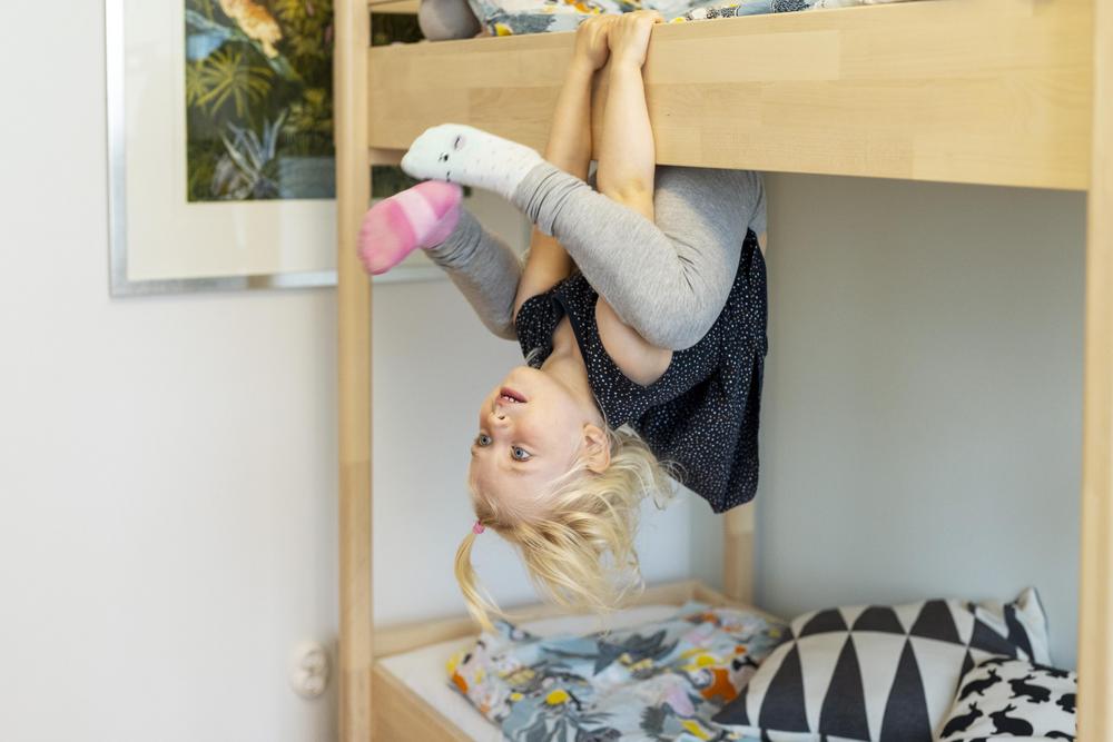 Kuvituskuva, lapsi leikkii