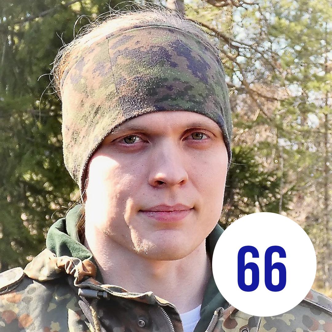 Kuvassa Taavi ulkoilemassa