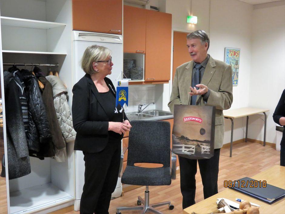 Nelivuotiskautensa tehnyt pj Margit Sasi sai Piirin Standaarin ja 'juustokukan'. Monivuotinen taloudenhoitaja sai myös 'juustokukan' luopuessaan tehtävästä.