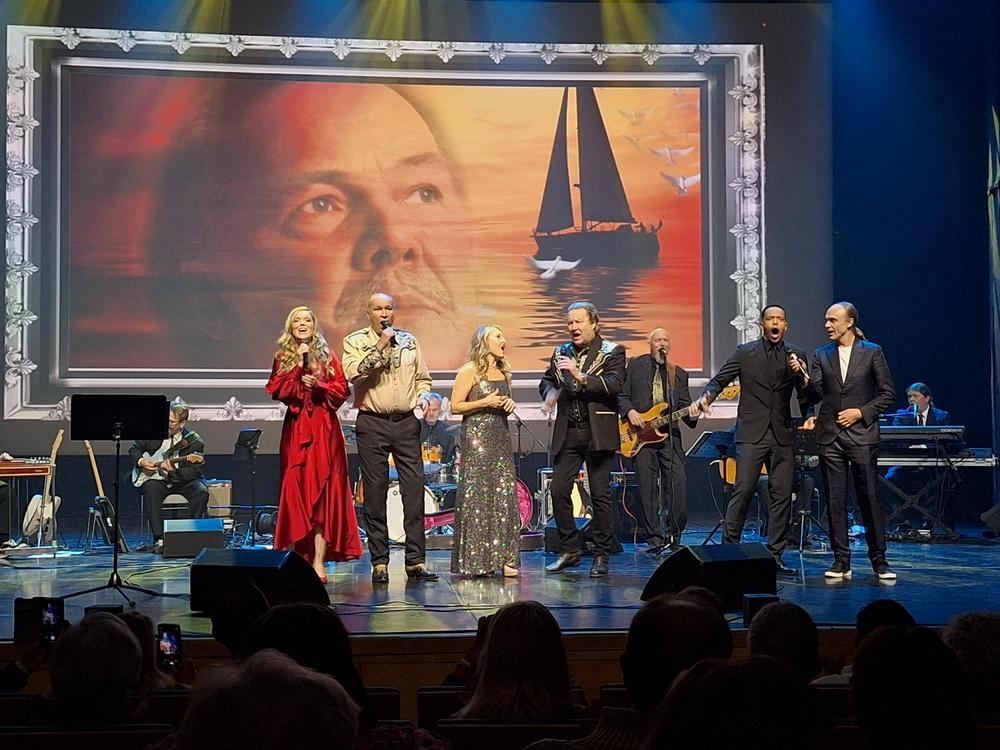 Kari Tapio konsertti 13 11 Kirkkonummen Kansalliset Seniorit Ry