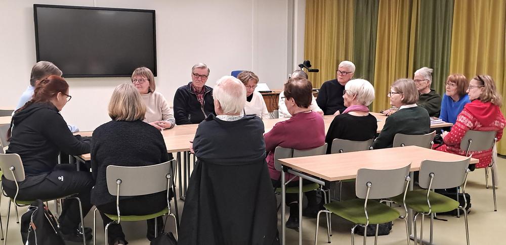 Puhetta riitti ja rakentavia mielipiteitä oli kaikkien huulilla. Totesimme, että kaikesta huolimatta nykynuoriso on fiksua ja viisasta aineistoa.