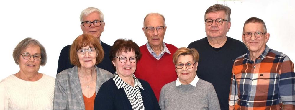 Kuvassa esiintyy yhdistyksen hallitus.