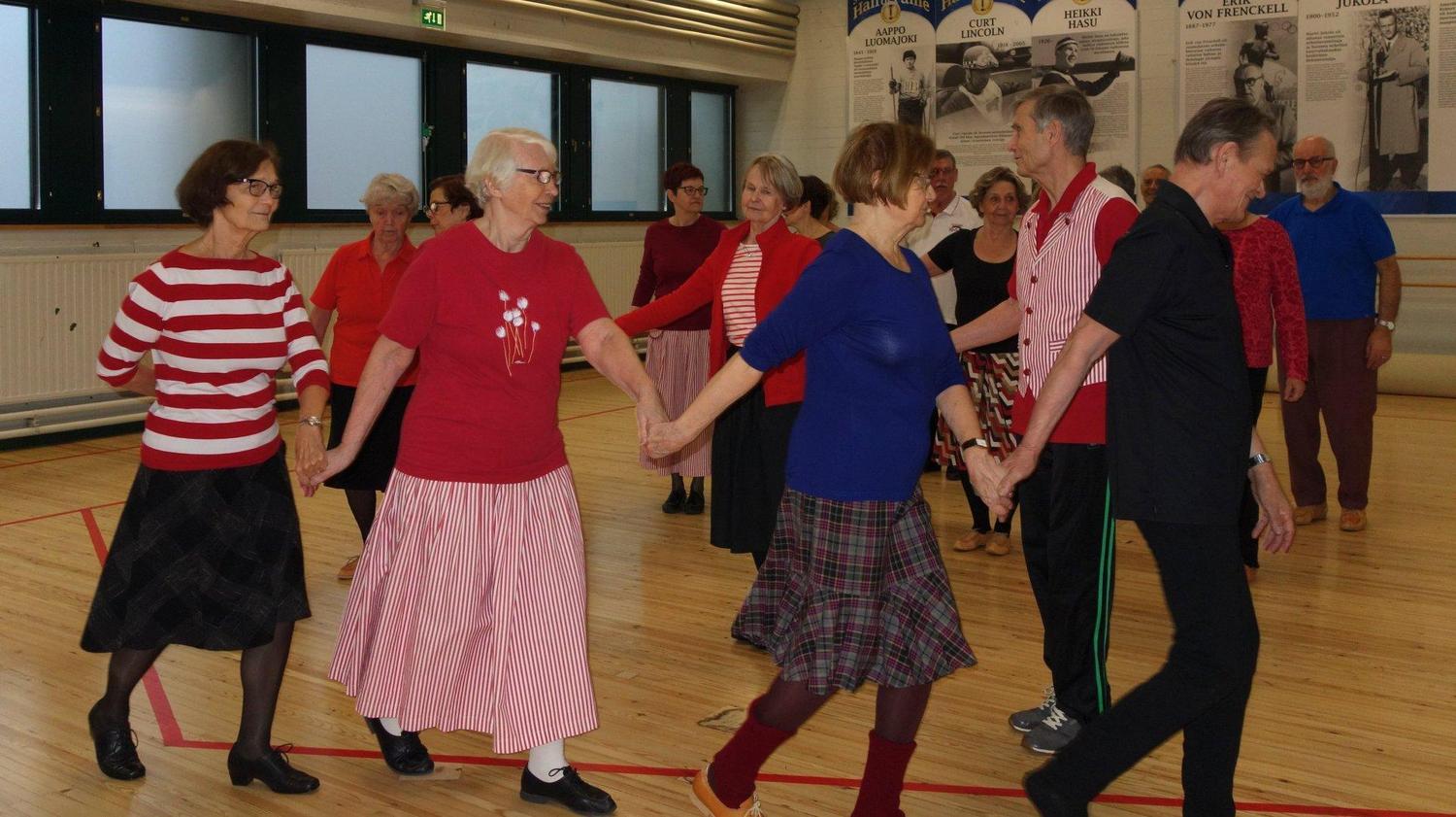 Tanssikerhot Tampereen Kansalliset Seniorit Ry