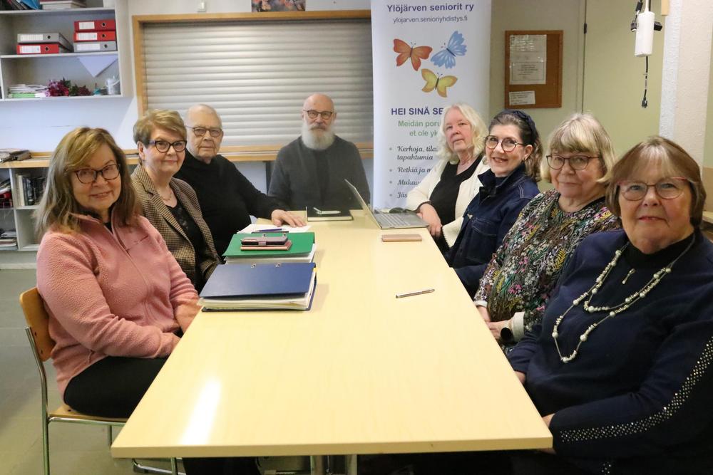 Kuva Hallitus v. 2026, kuvasta puuttuu varajäsen Jaakko Sairo