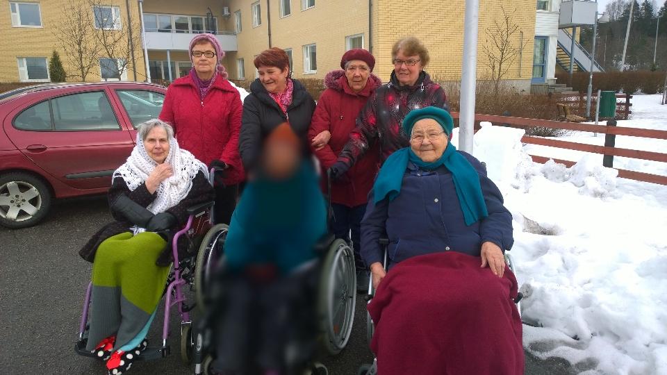 K s kynkk Ryhm K vi Paukkulakodissa Ulkoiluttamassa Vanhuksia 8 3 