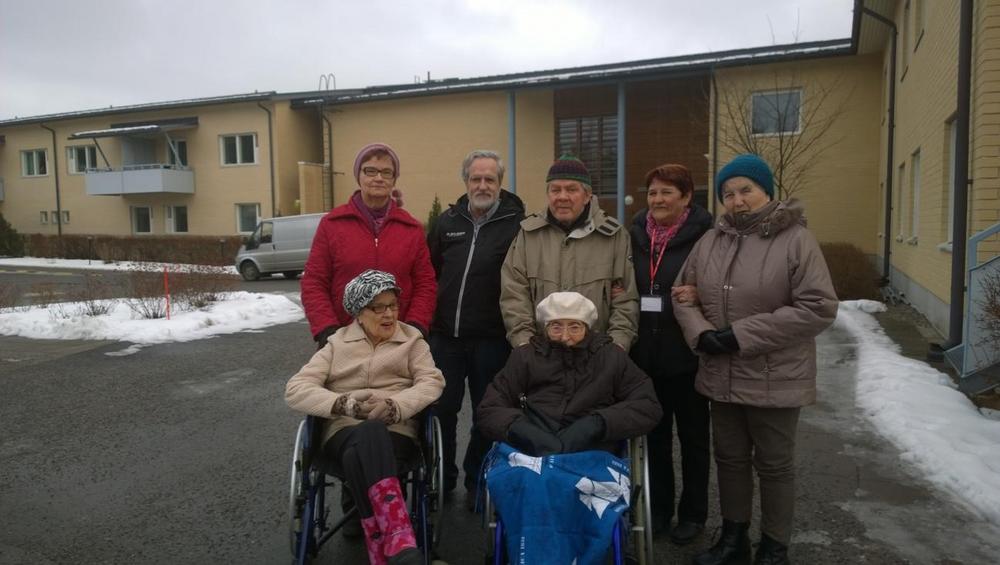 K s kynkk Ryhm K vi Paukkulakodissa Ulkoiluttamassa Vanhuksia 8 3 