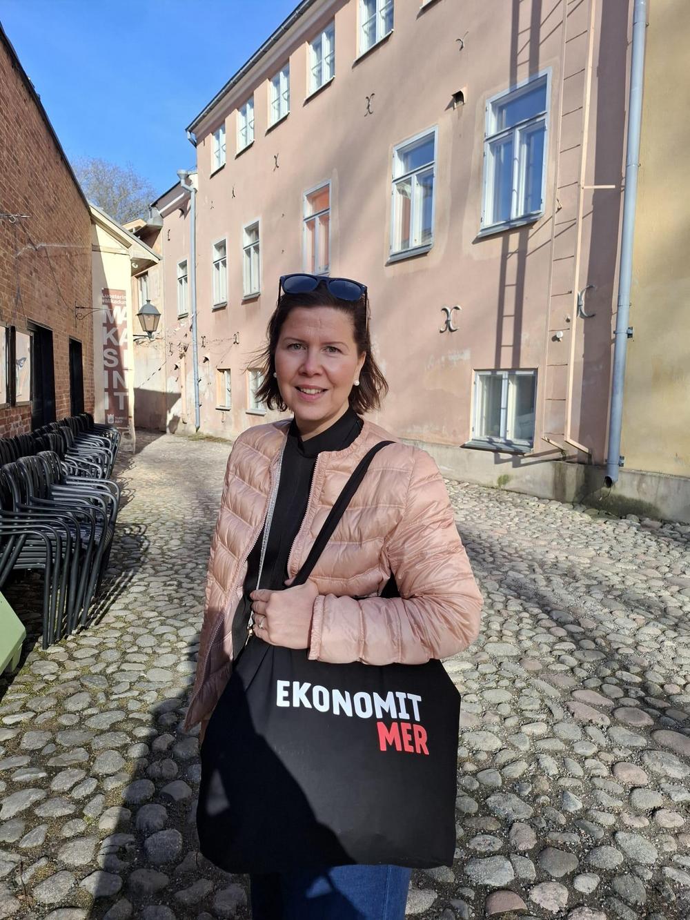 Katri Kronström, puheenjohtaja