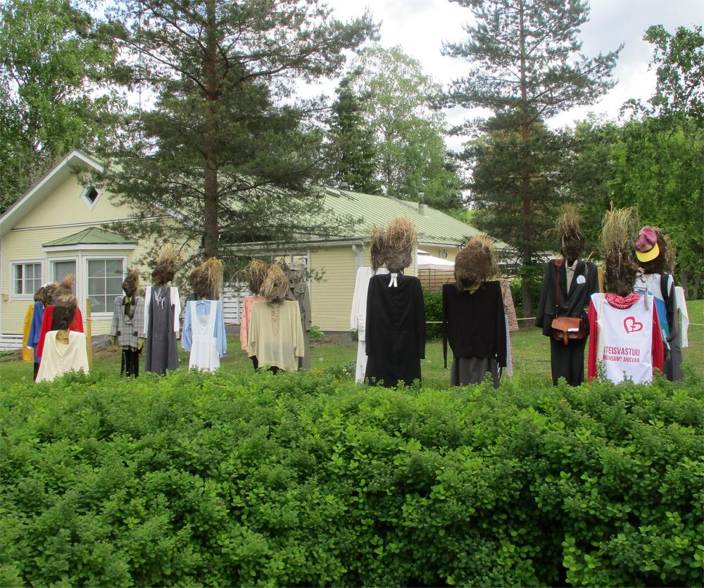 Hiljaista kansaa Lottamuseolla.