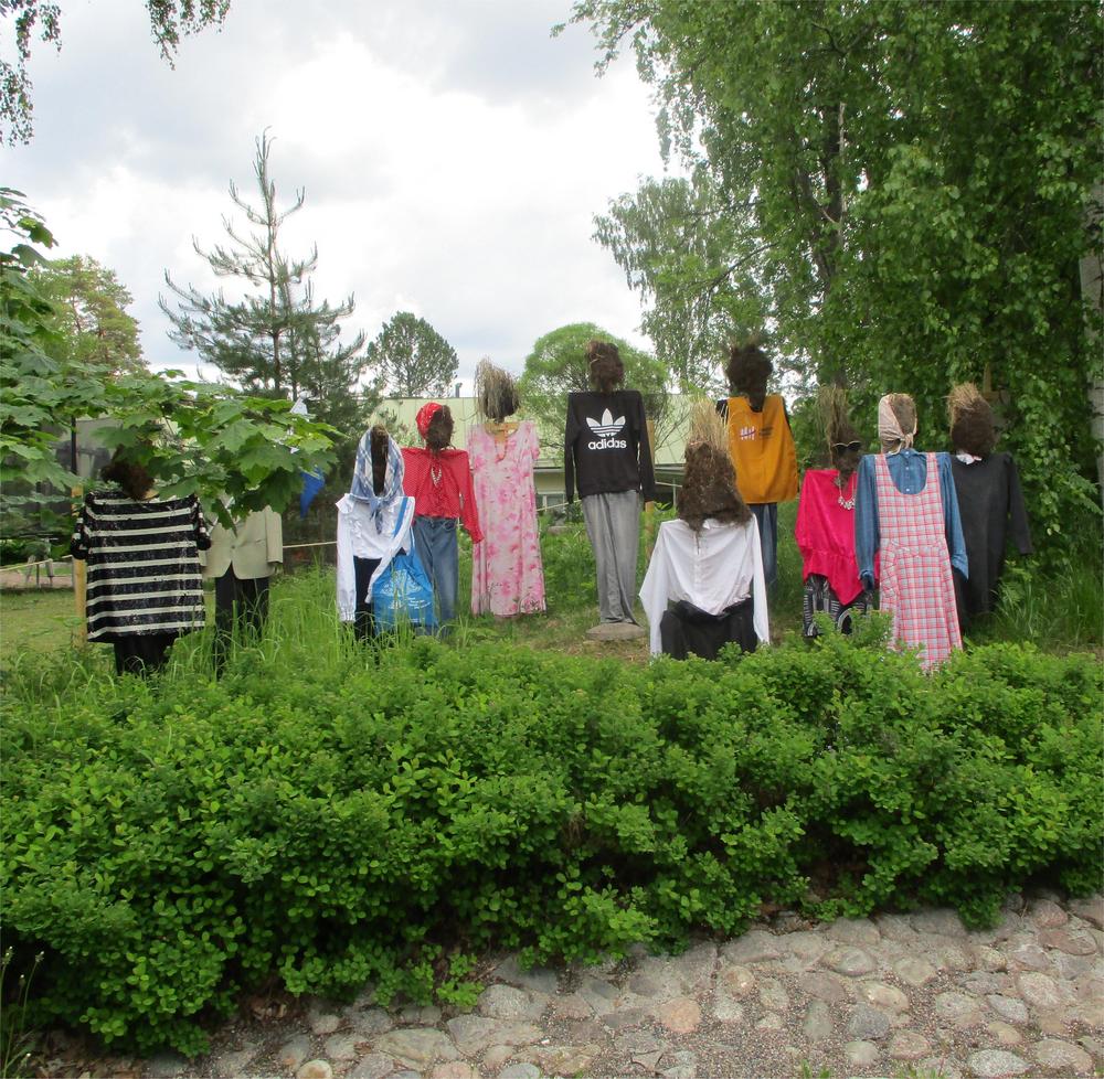 Hiljaista kansaa Lottamuseolla.