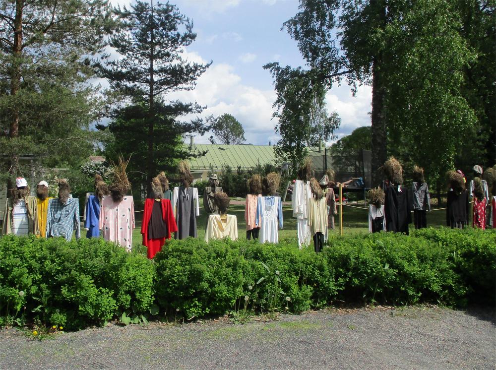 Hiljainen kansa Lottamuseolla.