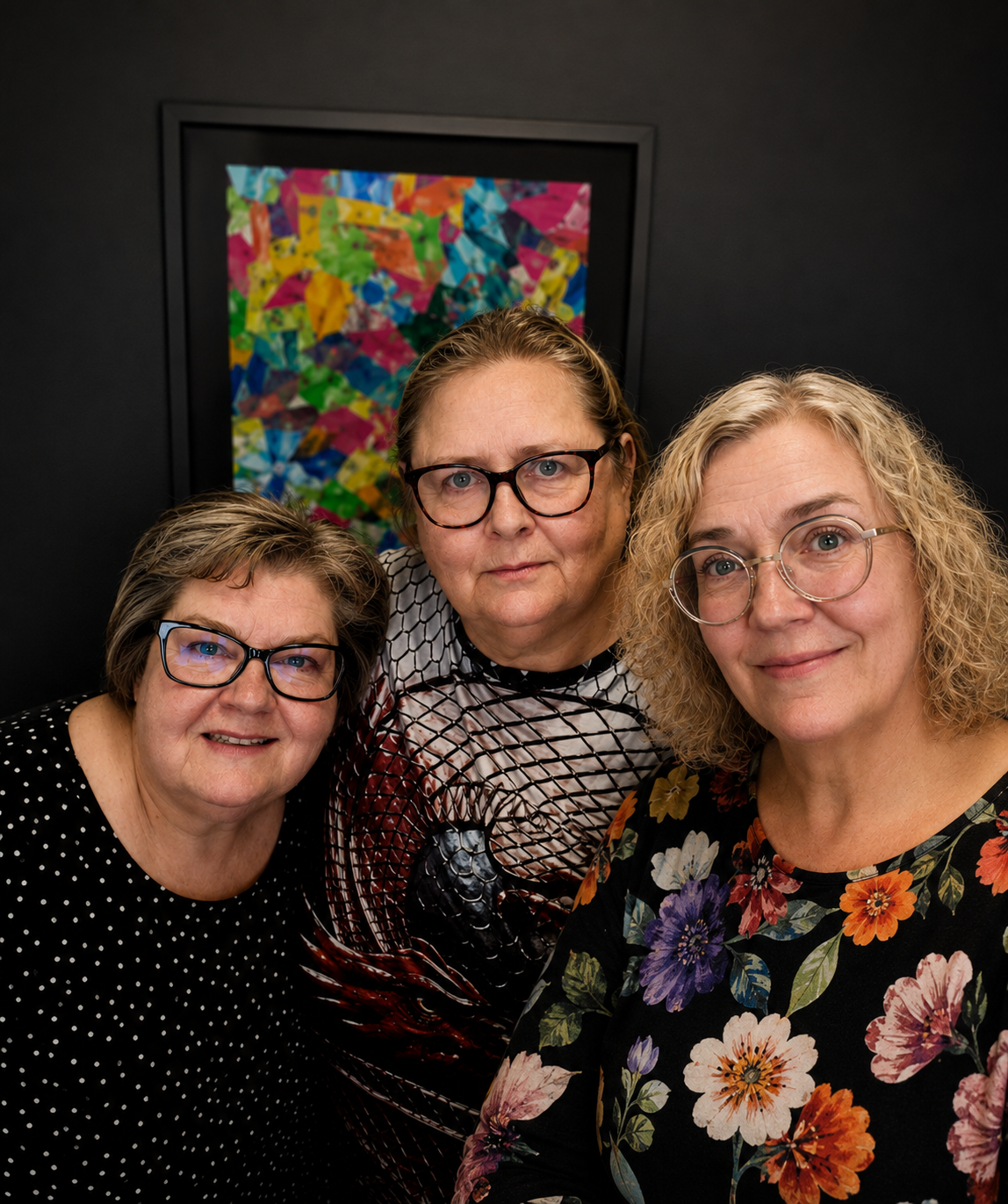 omaistoiminnan ohjaaja Mari, varapuheenjohtaja Jaana ja toiminnanjohtaja Minna