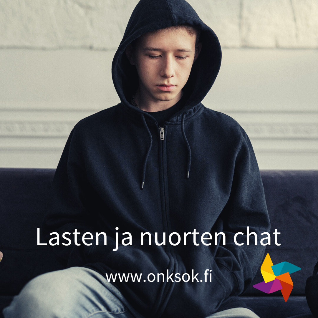 Nuori istuu sohvalla apean näköisenä. Tekstissä: Lasten ja nuorten chat www.onksok.fi