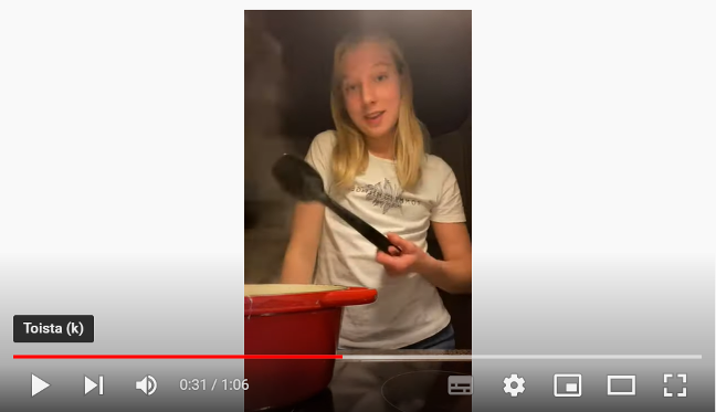 Kuva on linkki You Tube -videoon, jossa Nuppu kertoo valinneensa lukio-opintoihinsa kotitalouden.