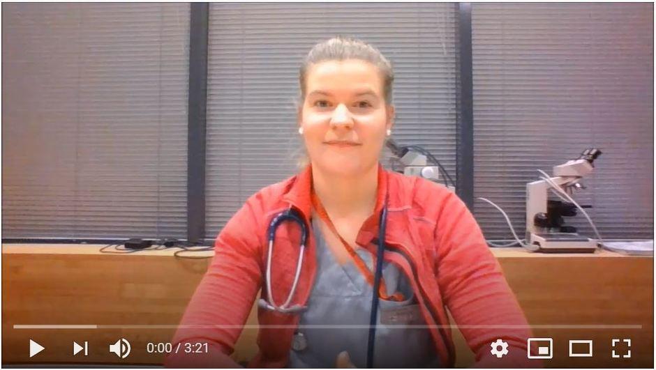Kuva on linkki videoon, missä lukion entinen opiskelija Varpu kertoo opinnoistaan Helsingissä eläinlääketieteellisessä tiedekunnassa.