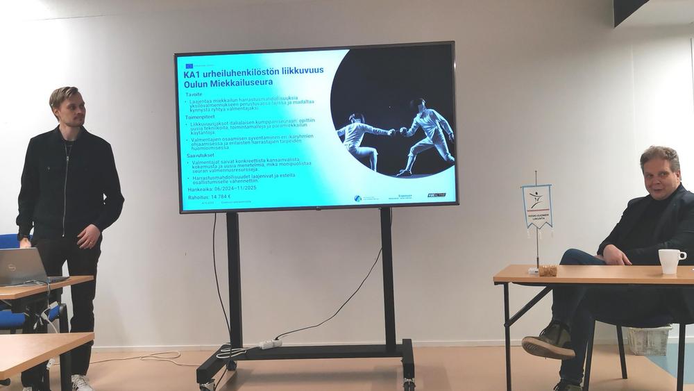 Verneri Kinnunen (vas) KENSU / OPH esitteli Erasmus+ rahoitusmahdollisuuksia urheiluseuroille. 