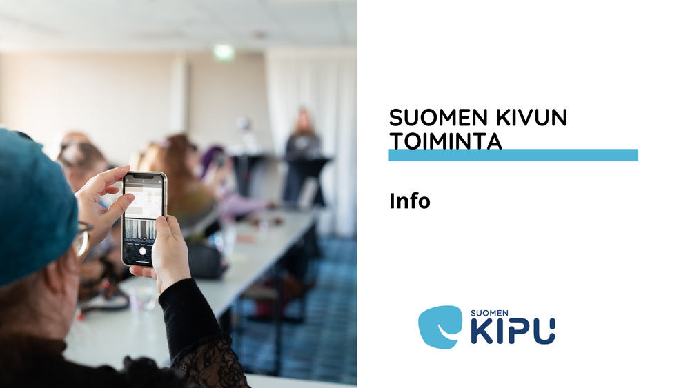 Ihmisiä seuraamassa puhujaa. Yksi paikallaolija ottaa puhelimella kuvaa. Kuvan vieressä teksti Suomen Kivun toiminta, info.