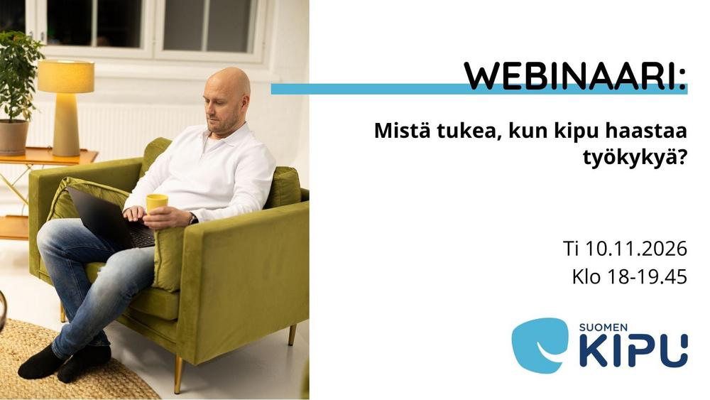 Kuvassa kalju, pitkä henkilö istuu vihreässä nojatuolissa, sylissään kannettava tietokone. Kuvatekstissä lukee: "Webinaari: Mistä tukea, kun kipu haastaa työkykyä? Ti 10.11.2026 Klo 18-19.45.