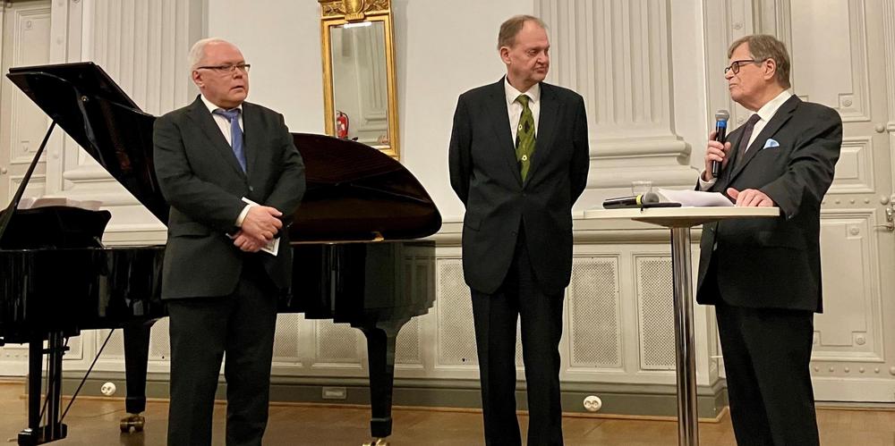 Väliajalla Ystävien hallitusjäsen Timo Sarvilinna haastatteli muusikoita heidän suhteestaan Schubertin musiikkiin sekä kertoi tämän elämänvaiheista