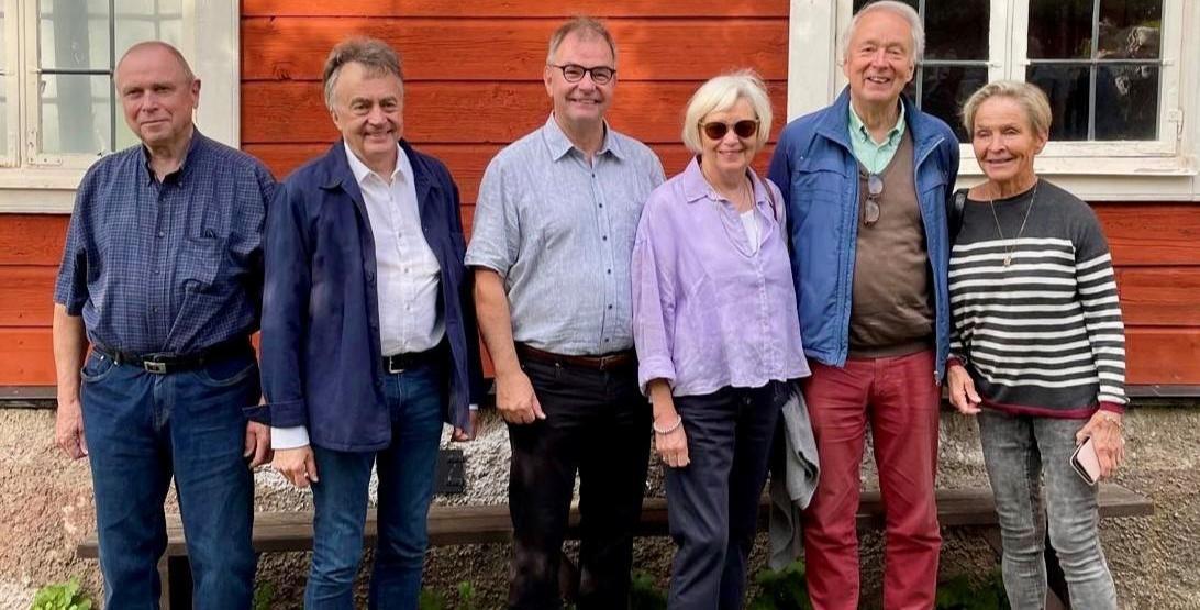 Yhdistyksen hallitusjäseniä Carl von Linnén Hammarbyssä