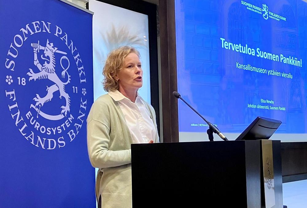 Osastopäällikkö Elisa Newby valottaa Suomen Pankin toimintaa