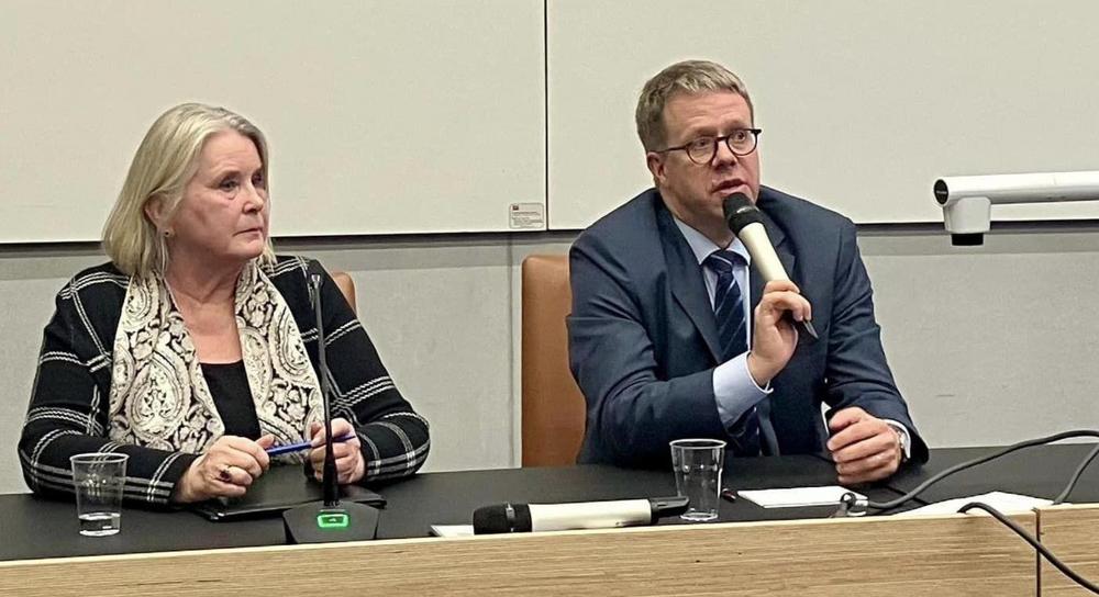 Näkökulmia ja havaintoja ajankohtaiseen turvallisuustilanteeseen
- Venäjä, suurlähettiläs Antti Helanterä
- Baltian maat, suurlähettiläs Arja Makkonen