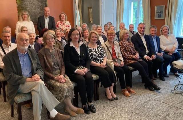 Ystäviä Suomen Riian suurlähettiläs Anne Salorannan vieraana 