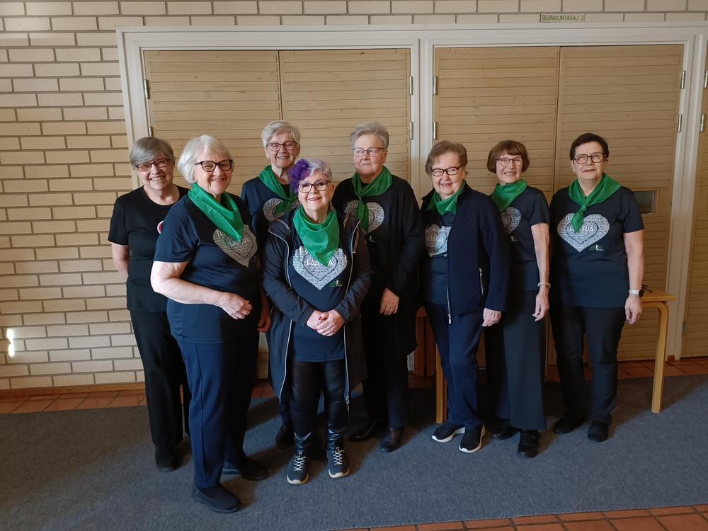 Uskollisuuden Killan emännistöä vuosikokouksessa 2021