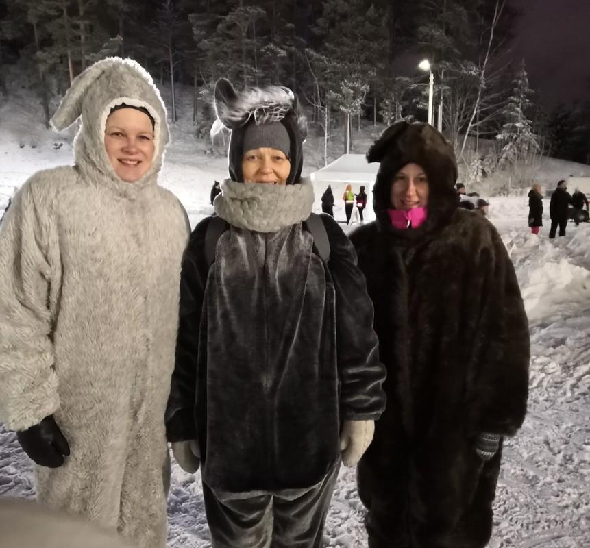 Eläinpukuiset apulaiset.