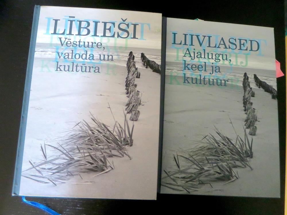 Molemmat “Liiviläiset”-kirjat. Kuva: Tapio Mäkeläinen, 2024.
