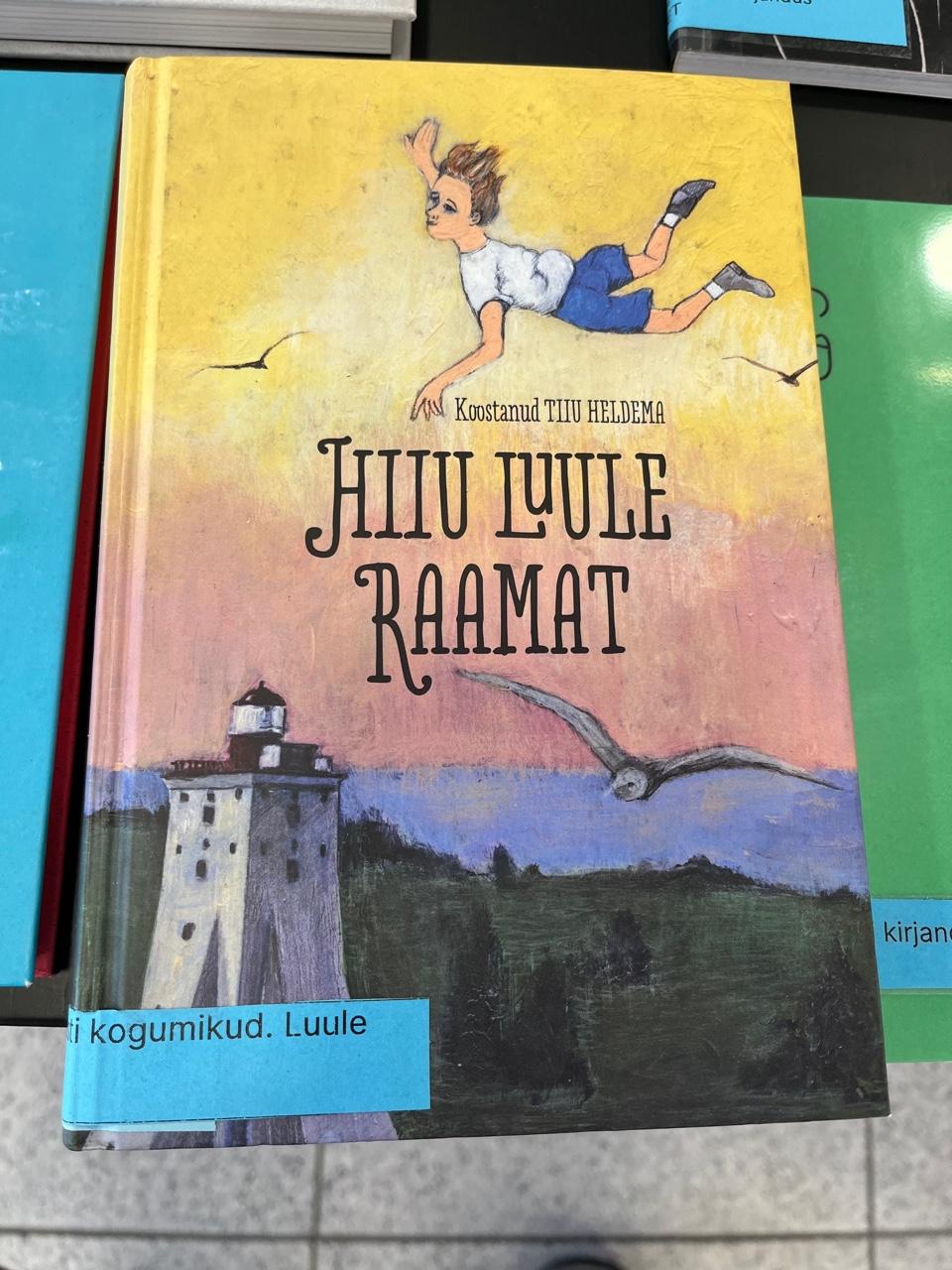 Hiiu luule raamat -kirjan kansi. Kuva: Tapio Mäkeläinen.
