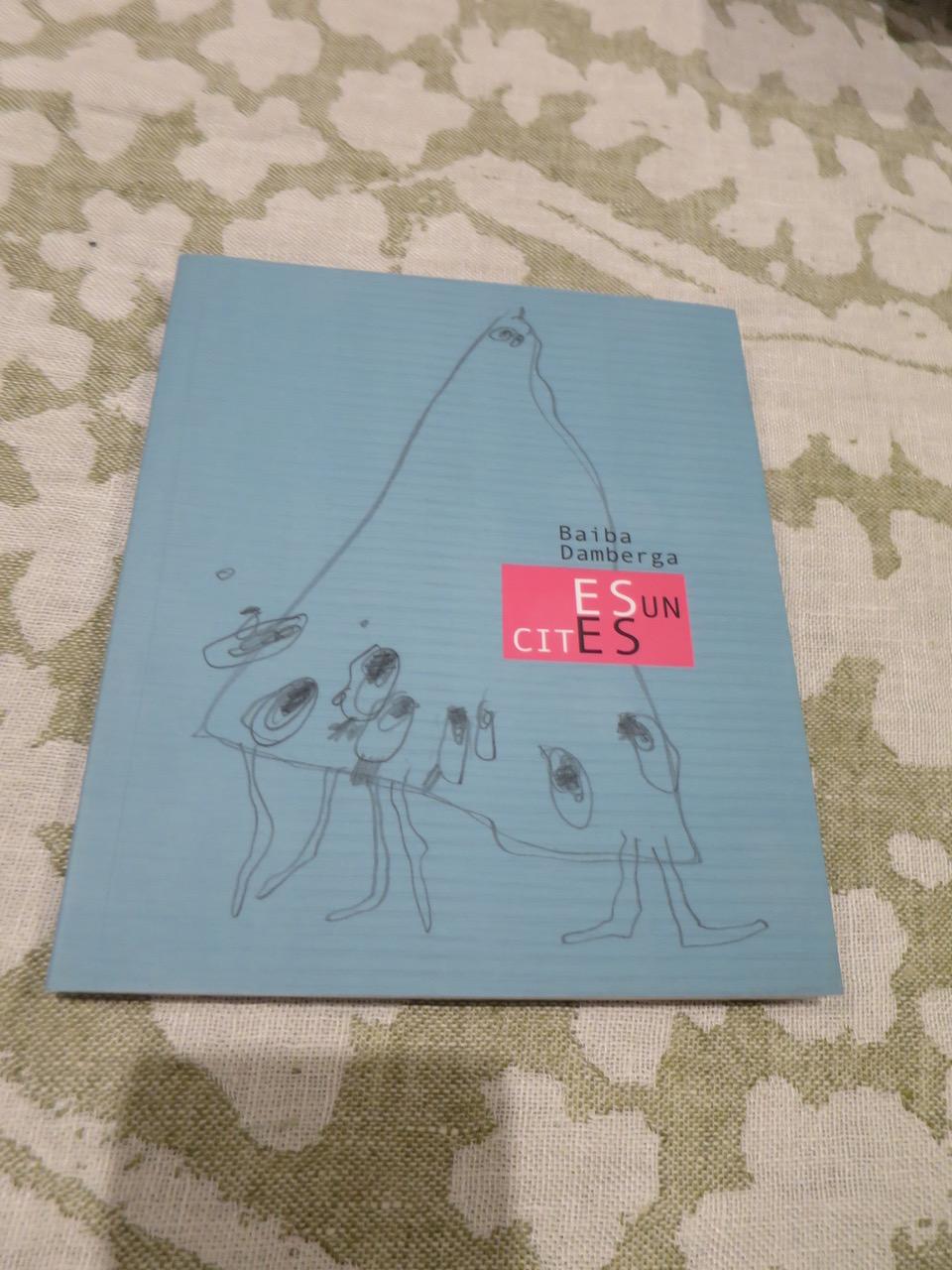 Baiban runokokoelma Es un cit Es. Kuva: Tapio Mäkeläinen, 2025.
