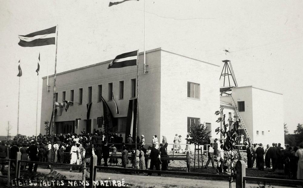 Liivin kansantalon avajaiset 1939. Lähde: Renāte Blumbergan arkisto.

