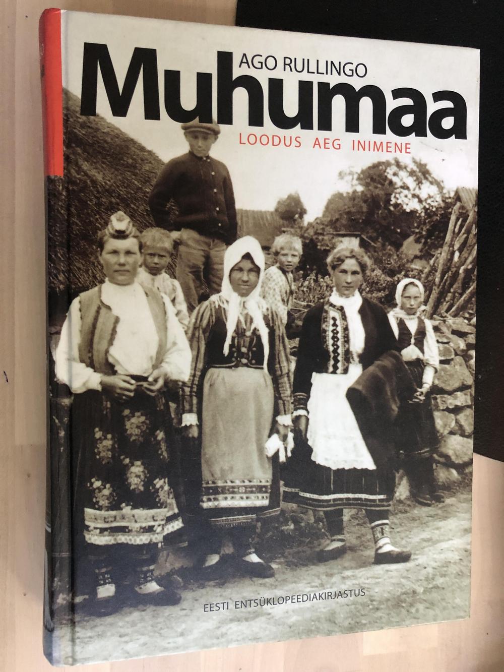 Ago Rullingo: Muhu: loodus, aeg, inimene. Eesti Entsüklopeediakirjastus, 2001. 664-sivuinen järkäle sisältää kaiken, mitä kenenkään pitää tietää Muhusta. Valitettavasti loppuunmyyty!
