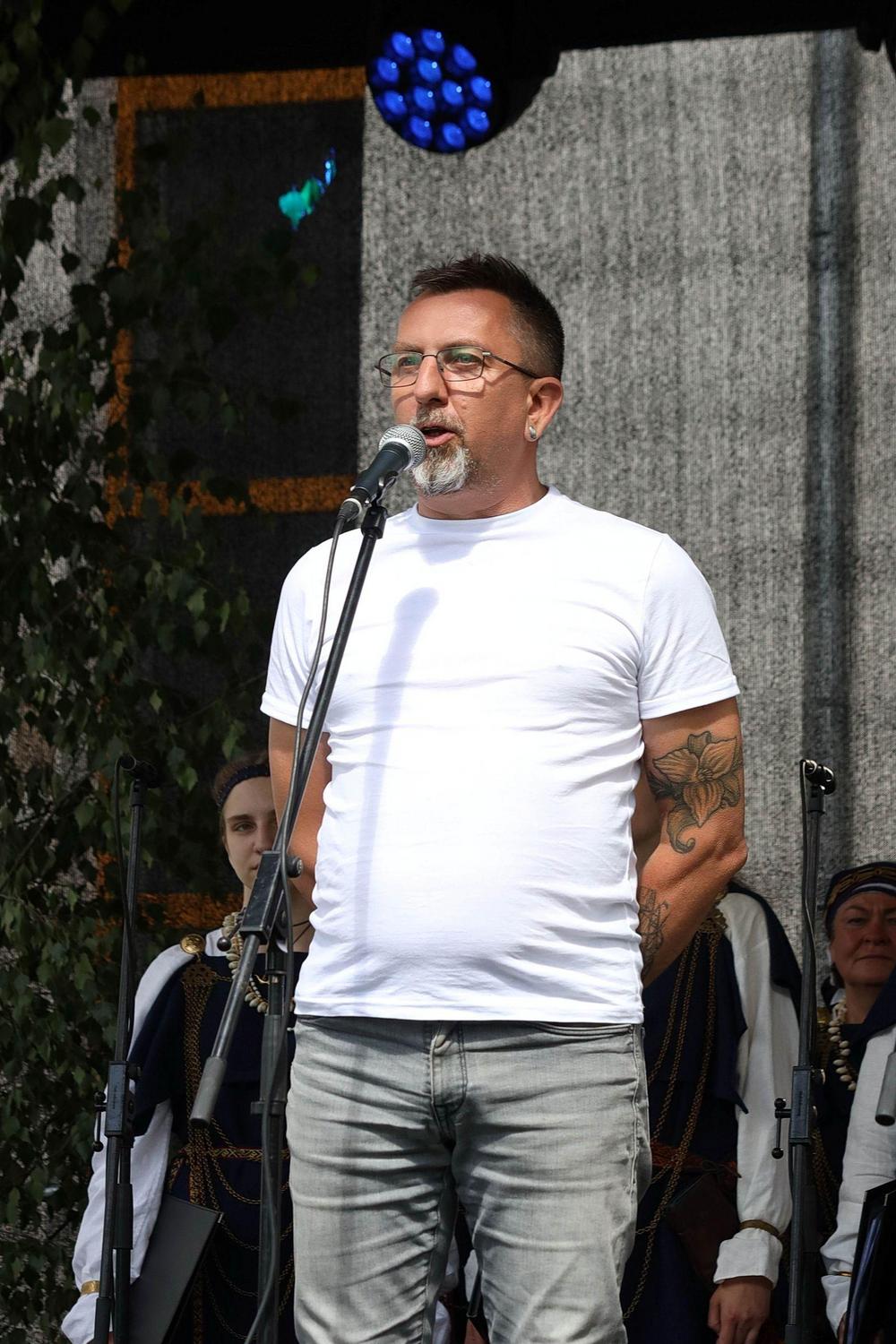 Liivin instituutin johtaja Valt(s) Ernštreit(s) Liiviläisten juhlissa elokuussa 2024. Kuva: Harijs Pelle / Renāte Blumberga arkisto.
