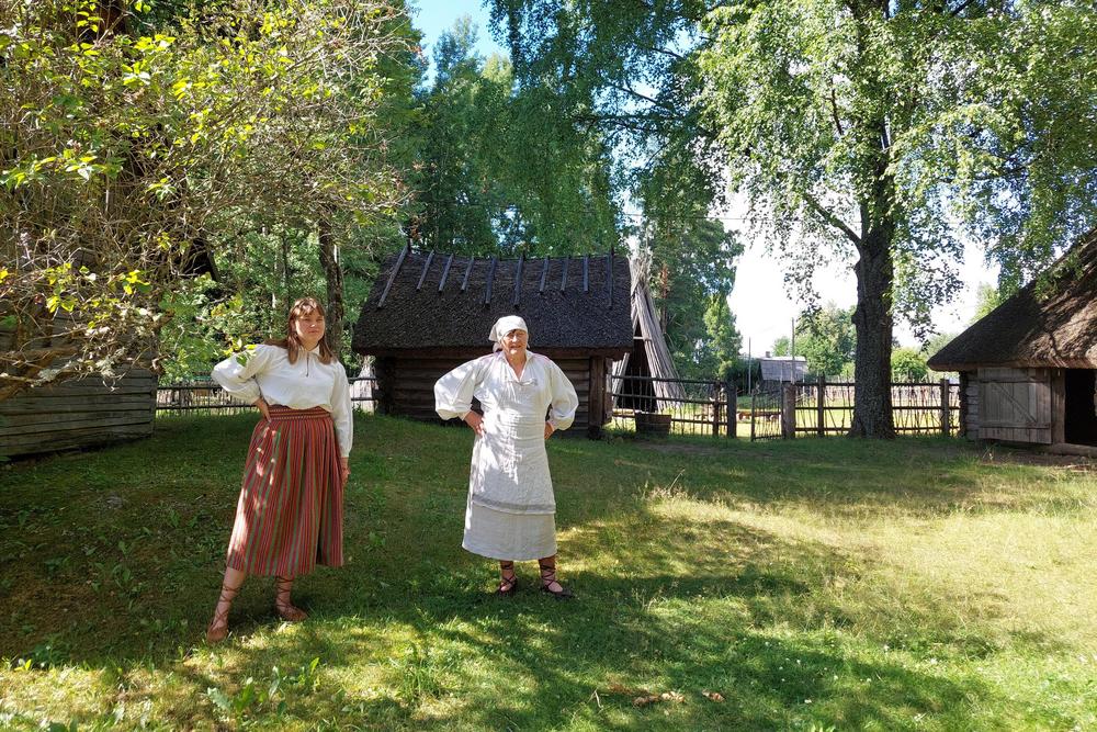 Matkailuvideota kuvataan Mõnisten museossa. Lähde: Mõnisten museo.