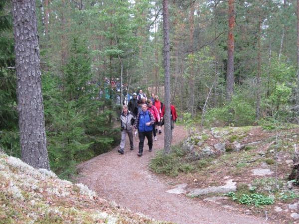 Espoon Latu Hannusmetsän luontopolulla 