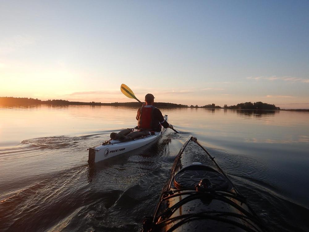 Meloja tyynessä meressä Matinkylän maisemassa