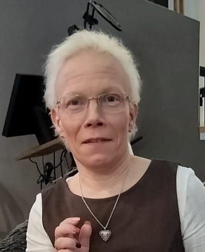 PIA OJALA
vastuualueena vertais- ja kokemustoiminta