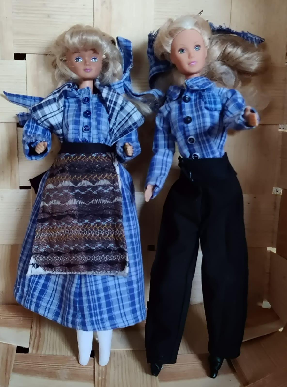 Kuvassa mekko ja pusero marttakuosia.