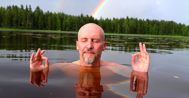 Taavi Kassila, elokuvaohjaaja, kirjailija, joogaohjaaja.